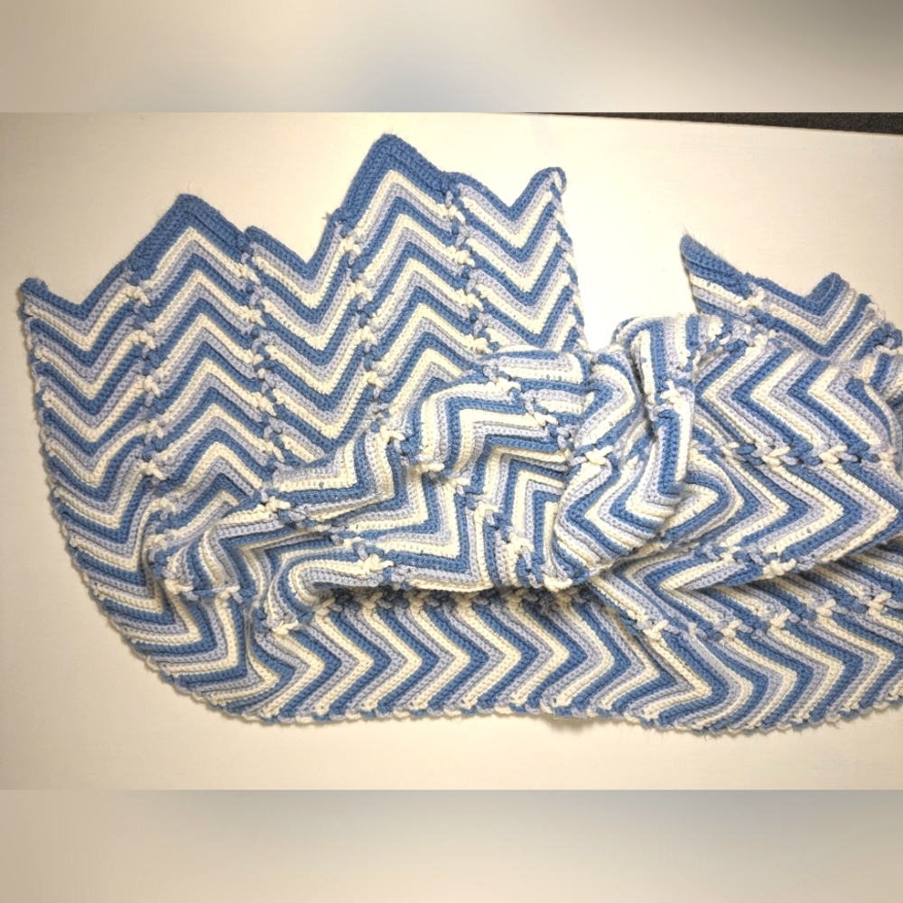 62"x 22" Textile Knit Throw Blue & White Perfect for back of Couch/ Davenport
